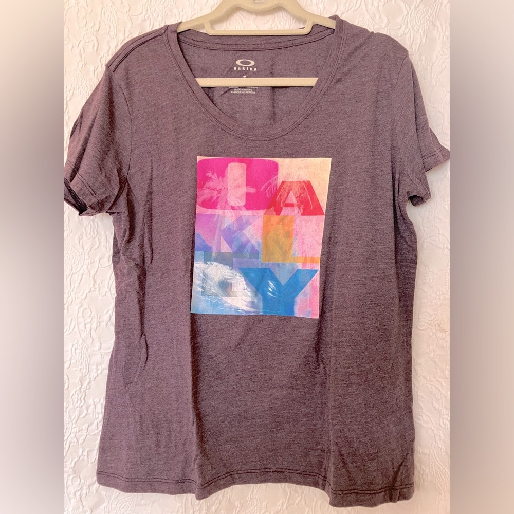 Oakley Women Purple Shirt XL used good condition